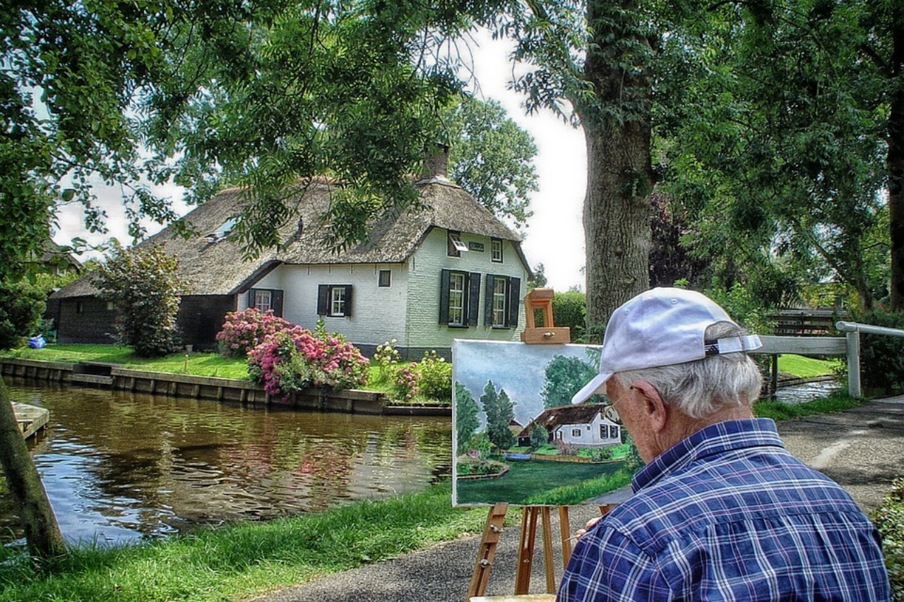 Giethoorn Village - Venice Of The North