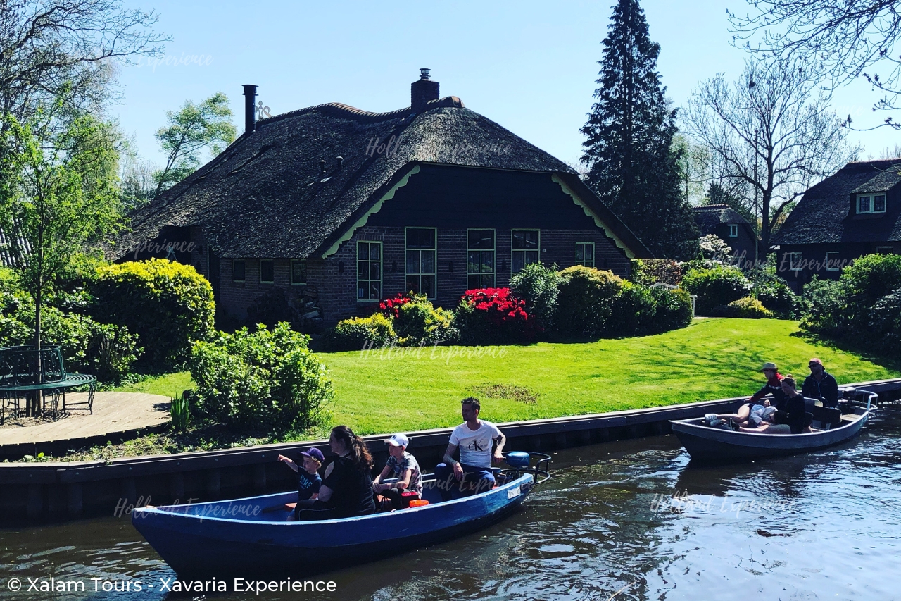 Giethoorn and Zaanse Schans Private Tour
